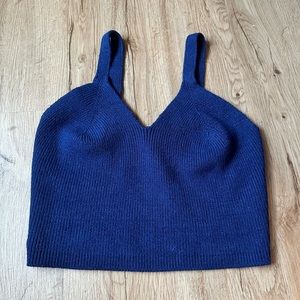 Medium navy blue top